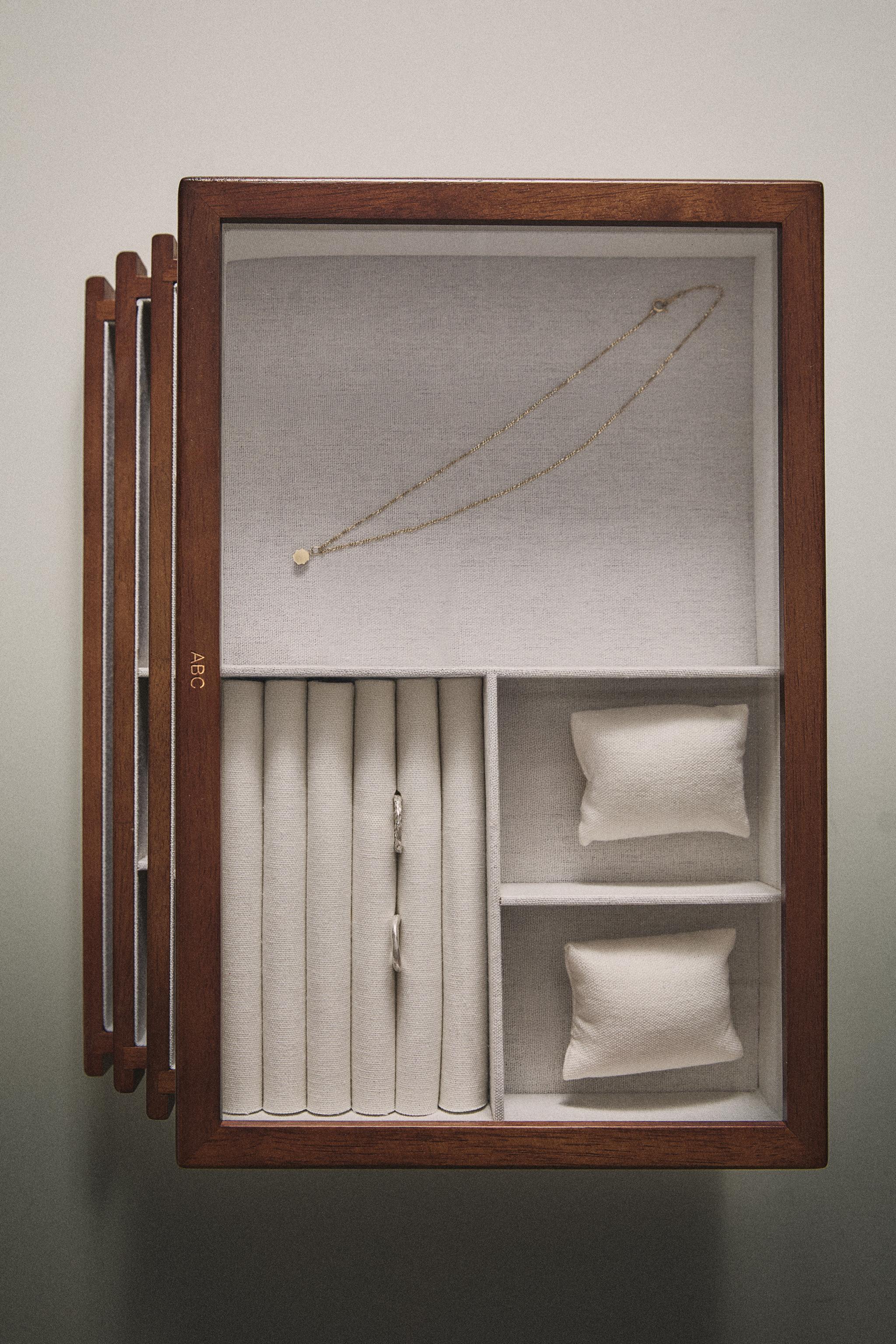 LARGE WOODEN JEWELRY BOX